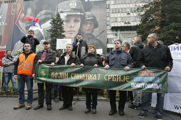 OGLASIO SE VOJNI SINDIKAT: Vulin je PLATIO radnike za proslavu godišnjice Pokreta socijalista, ali uz DAVANJE INSTRUKCIJA ŠTA DA KAŽU!