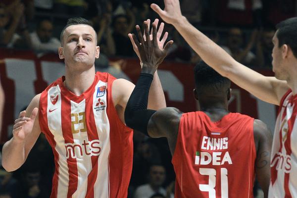 PLJUVALI SU ME SVAKI PUT KAD SAM USTAJAO, MORAO SAM DA BEŽIM: Bivši igrač Zvezde se javio posle skandala u Morači!