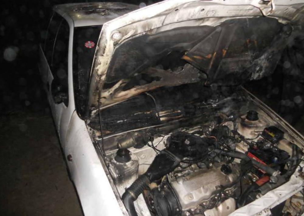 Automobil je potpuno izgoreo