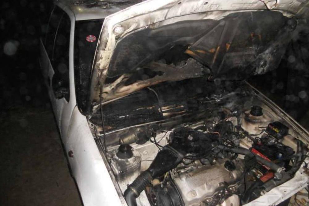 ZNA SE KO STOJI IZA SVEGA! Palili automobile policajaca po Novom Sadu, zna se ko stoji iza svega!