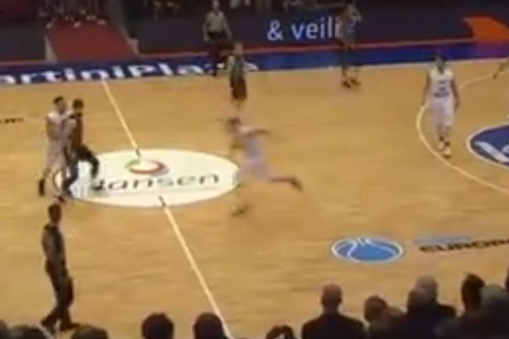 Igrač uradio NAJODVRATNIJU STVAR na parketu u poslednjoj sekundi, trener ODLEPIO, hteo da ga bije! (VIDEO)