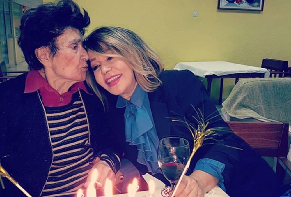 Neda Ukraden s majkom  