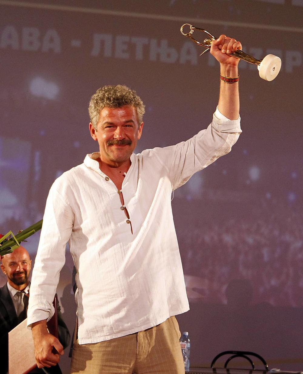 Nažalost, ni sve nagrade ovoga sveta ne mogu dovoljno nagraditi njegov talenat, ljubav i posvećenost 