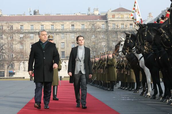 SVEČANO: Vikor Orban dočekao Anu Brnabić uz najveće počasti! (FOTO)
