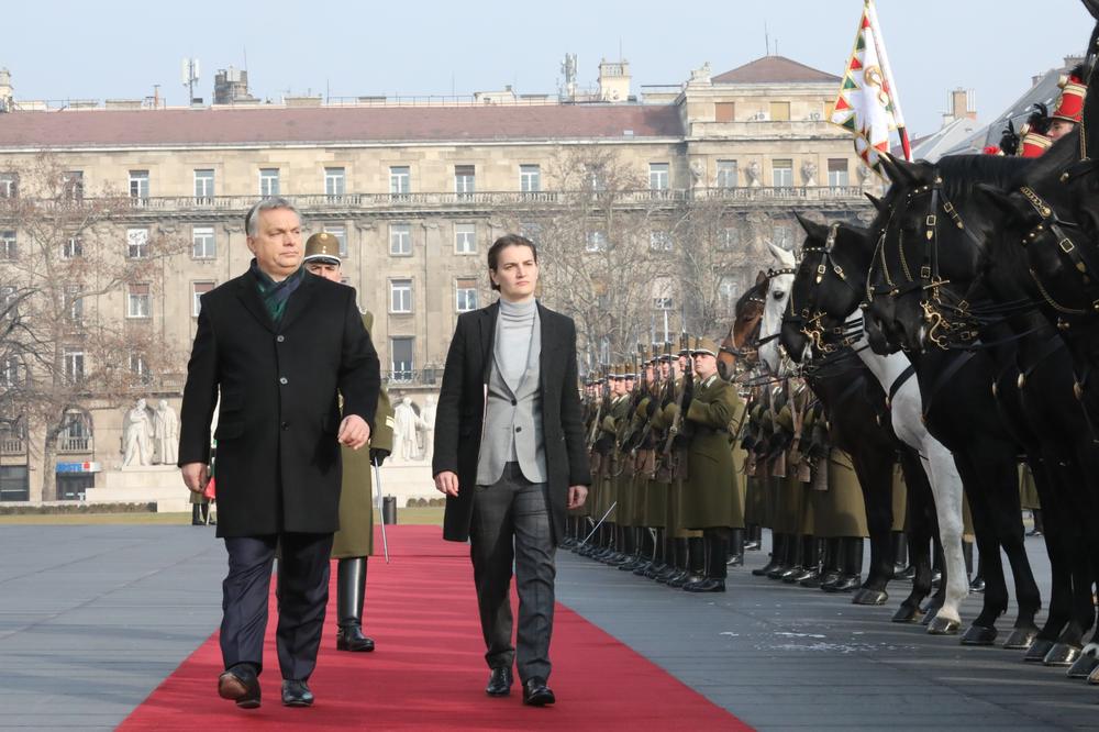 SVEČANO: Vikor Orban dočekao Anu Brnabić uz najveće počasti! (FOTO)