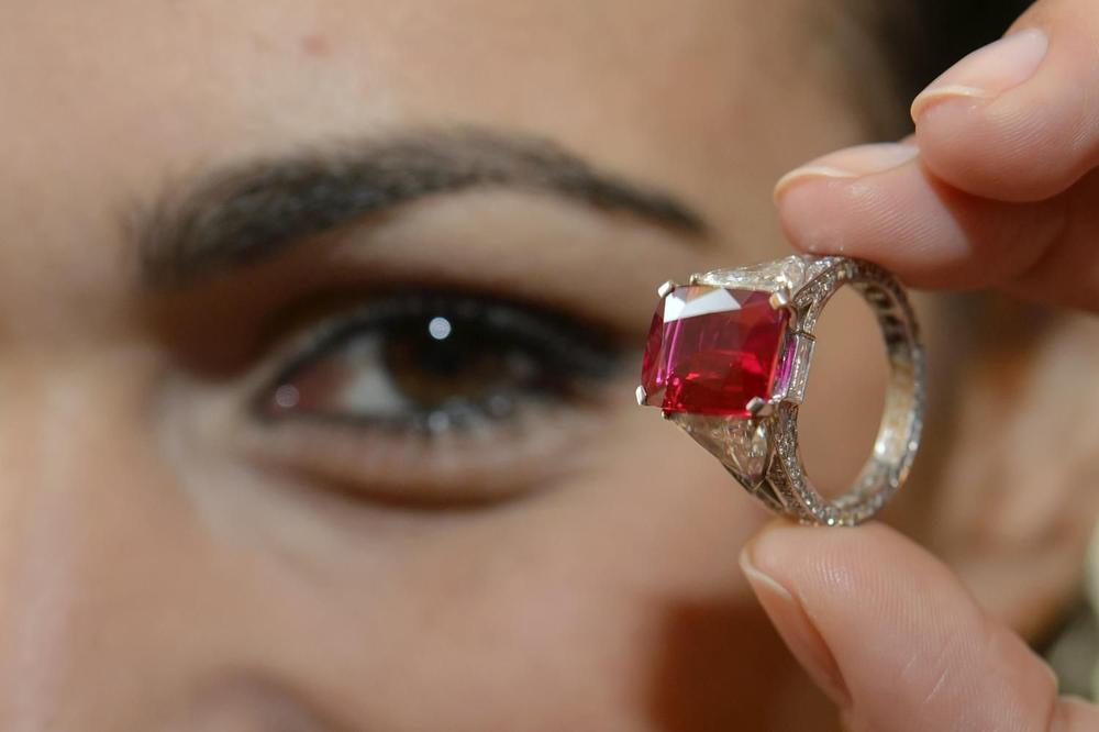 SRBIN I FILIPINKA SE UPOZNALI PREKO FEJSA I VENČALI Kupio joj prsten za 2.000 dinara, a sad ne mogu da budu zajedno