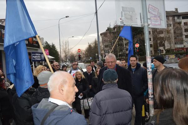 Šešelj: Gradska birokratija sputava legalizaciju!