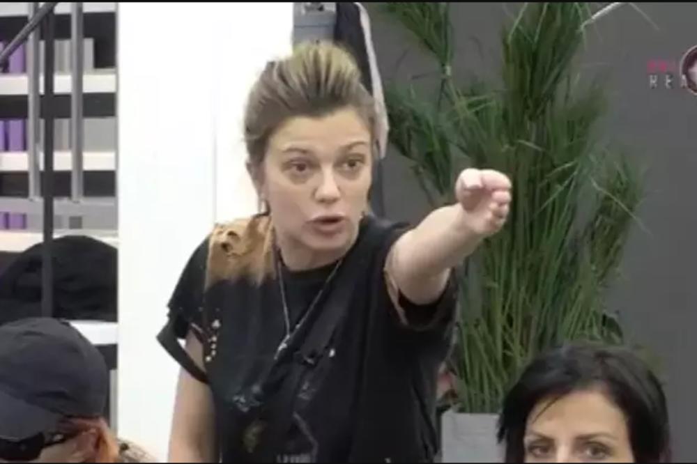 SLOBI NEĆE BITI DOBRO KAD JE VIDI, KIJA PRAVI HAOS, SVE ZAVRŠILO NA DRUŠTVENIM MREŽAMA: Samo za bivšeg muža!