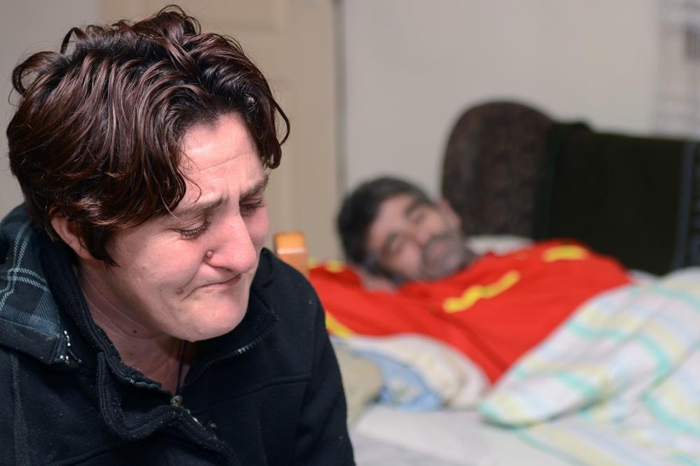 IRENA, NJENO TROJE DECE I MUŽ INVALID ŽIVE OD 8.000 DINARA MESEČNO! Srbijo, šta si ovo dozvolila? (FOTO)