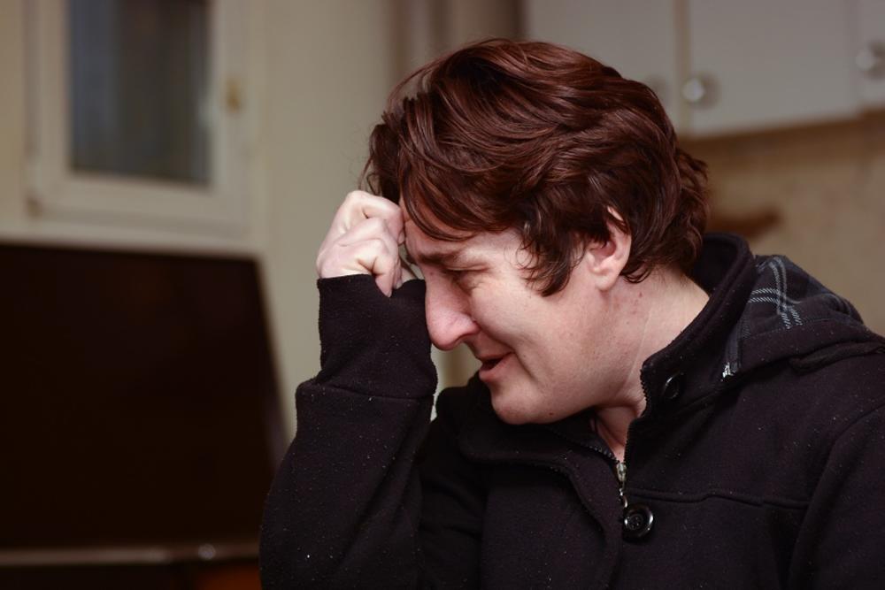 Neutešna Irena plače  