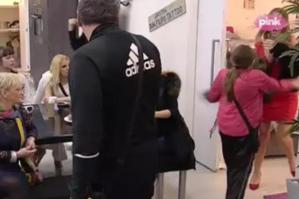 SKANDAL NAD SKANDALIMA: Maca Diskrecija počela da SKIDA ODEĆU SA DIVNE DNK, a onda je počelo NASILJE! (VIDEO)