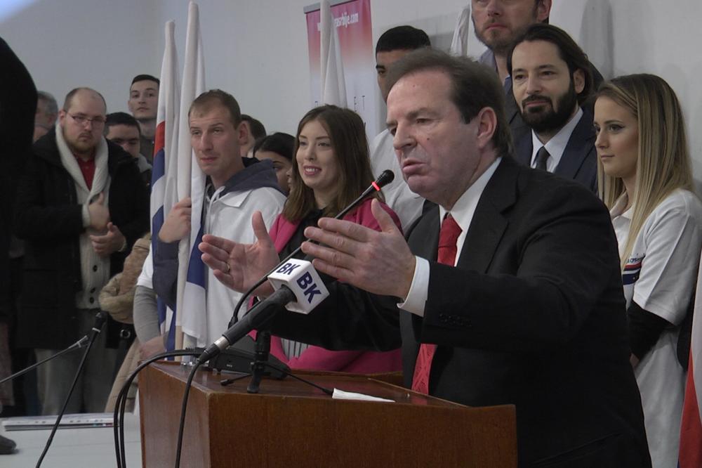 KARIĆ NA TRIBINI POKRETA SNAGA SRBIJE: Naša puna podrška Vučiću