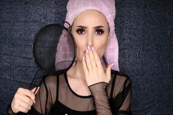 LOKNE KAO IZ FRIZERSKOG SALONA! Sve što vam treba je kuhinjska cediljka! (VIDEO)