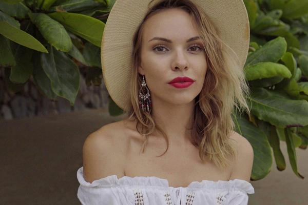 Ženstvene i romantične, ove BLUZE su HIT 2018. godine: Evo zašto bi svaka dama trebalo da ih ima u svom ormaru (FOTO)