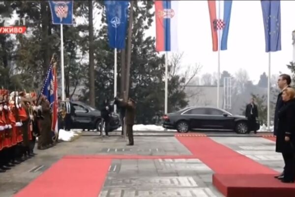 ORILO SE BOŽE PRAVDE U ZAGREBU: Ovako su Vučića dočekali u Hrvatskoj (VIDEO)