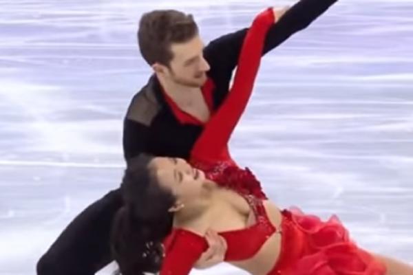 Sve joj ispalo! Vreloj klizačici se otkopčao kostim usred tačke, svet zanemeo! (VIDEO)