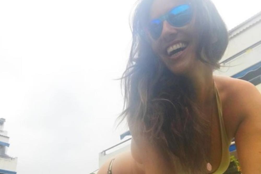 (EKSPLICITNI VIDEO) Ubistvo bez predumišljaja! Ceo svet video golotinju vrele španske novinarke njenom naivnom greškom!