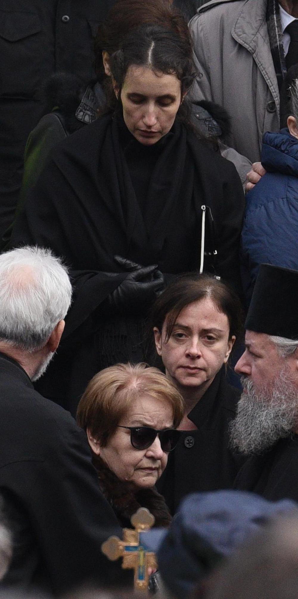 Skrhana bolom, ali dostojanstvena