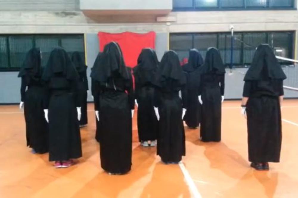 12 časnih sestara stoji mirno! Ali kada su se okrenule, nastao je  OPŠTI HAOS! (VIDEO)
