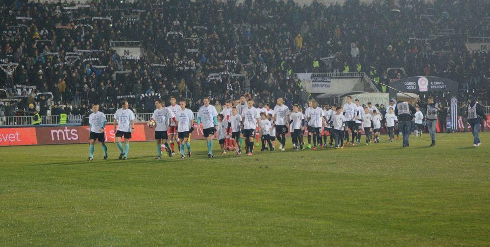 Izlazak igrača na teren pred Večiti derbi  