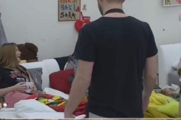 KIJA JE NAPRAVILA NEŠTO MNOOOGO ODVRATNO: Svi je pljuju zbog ove GROZOTE koju je uradila! (VIDEO)