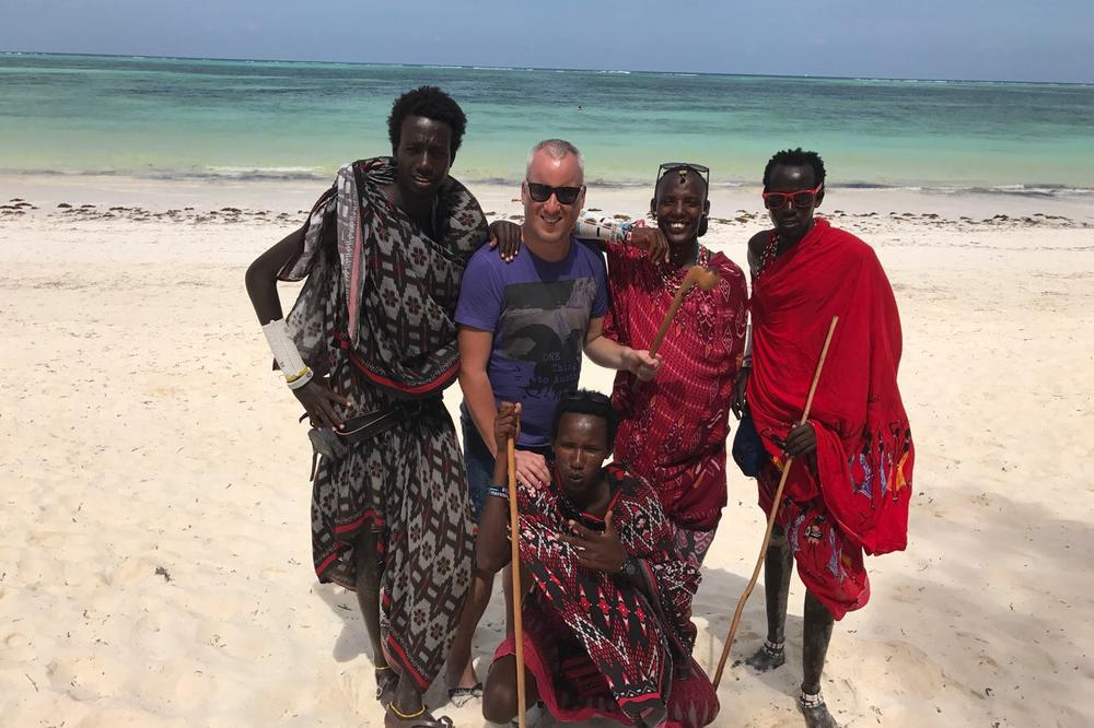 POSTIGAO JE ONO ŠTO MALO KO NA ESTRADI MOŽE: Saša Matić zakazao DVE ARENE za dva dana, pa zapalio u Zanzibar (FOTO) (VIDEO)