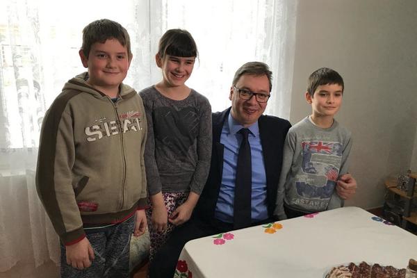 VUČIĆ PORUČIO SRBIMA U HRVATSKOJ: Želim da ovde ponosno nosite srpsko prezime!