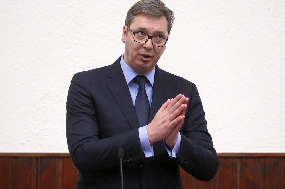 Predsednik Vučić zamolio učenike i studente: Ostanite u Srbiji!