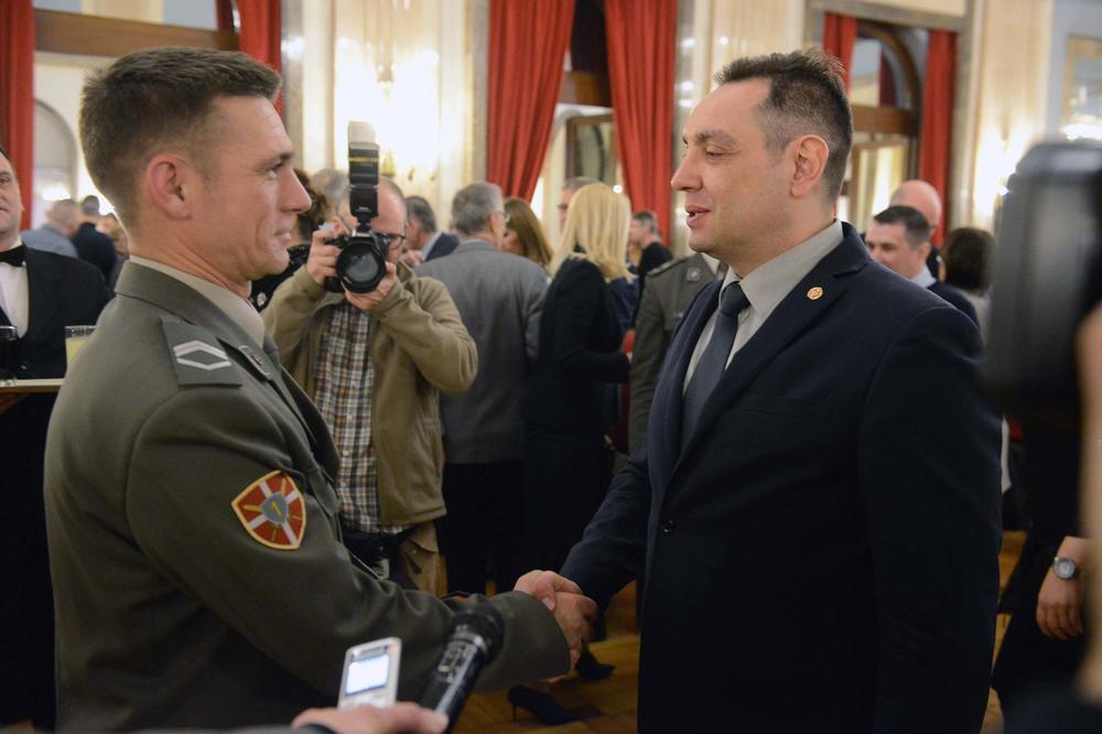 Stariji vodnik Ristić dobitnik priznanja Najplemenitiji podvig godine - Bacio se na nasilnika i SPASIO ŽIVOT ŽENI!