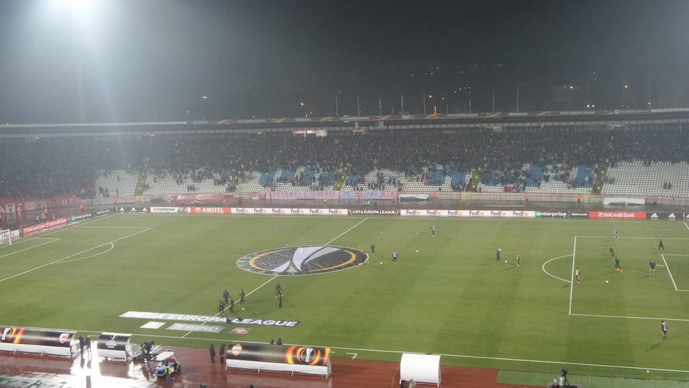 Navijači Zvezde se povlače ka krovu zbog lošeg vremena