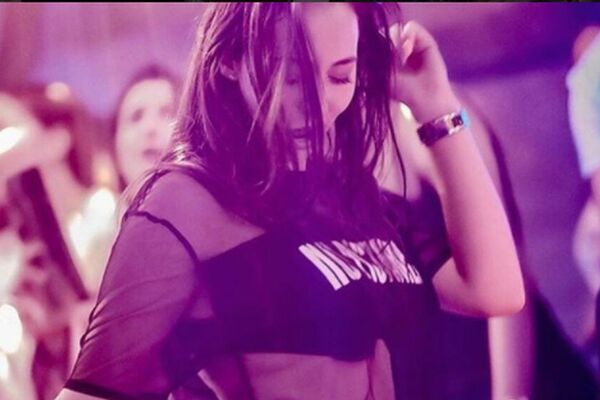 ŠMEKERI, GDE STE: Vrela srpska teniserka čije obline su zaludele planetu, traži društvo za Dan zaljubljenih! (FOTO)