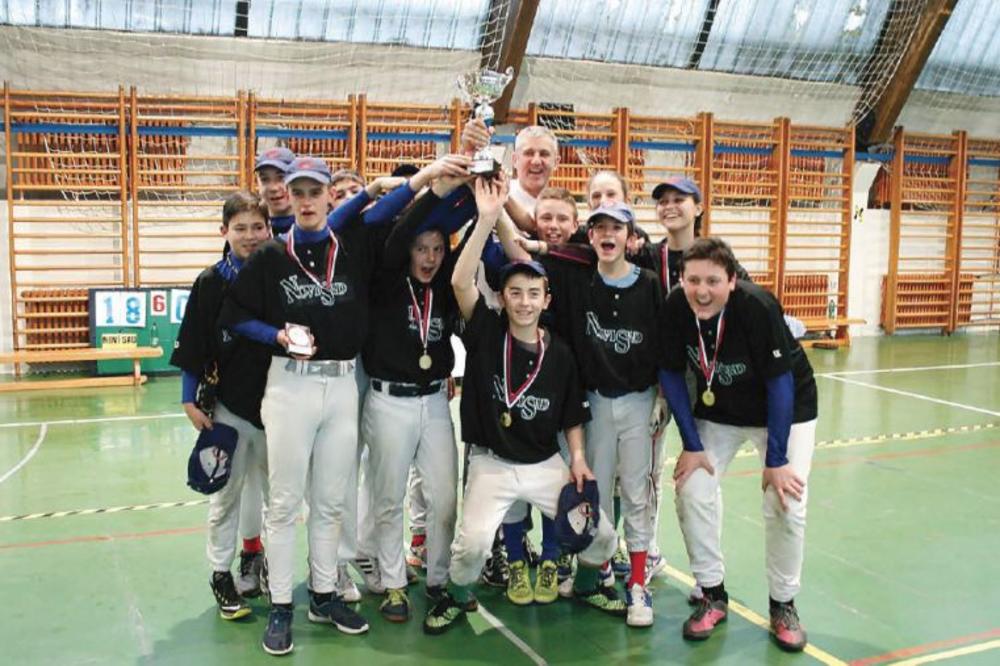 NAJVEĆI BEJZBOL TURNIR U EVROPI: U Novom Sadu okršaj ekipa iz Srbije, Hrvatske, Slovenije... (FOTO)