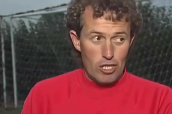 KOLIKO JE SAMO KARIJERA I ŽIVOTA UNIŠTIO! Engleski trener pedofil konačno izlazi pred pravdu! (VIDEO)