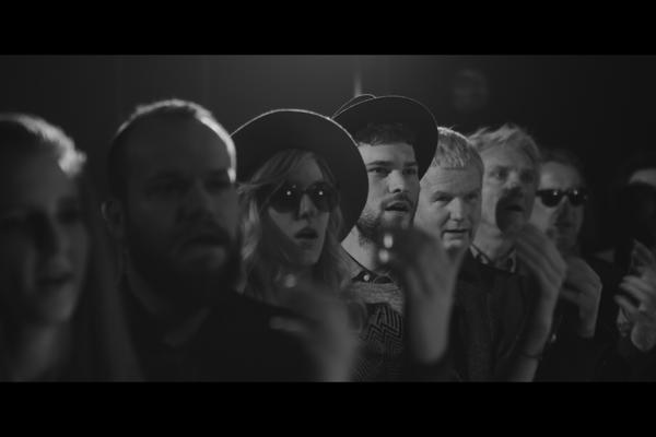 PRAVA POSLASTICA NA DAN ZALJUBLJENIH: Pogledajte spot za novu pesmu Darka Rundeka (VIDEO)