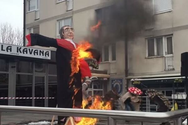 Na DEČJEM KARNEVALU spalili lutku s likom HAŠKOG SUDIJE KOJI JE OSUDIO PRALJKA, deca i roditelji APLAUDIRALI! (VIDEO)