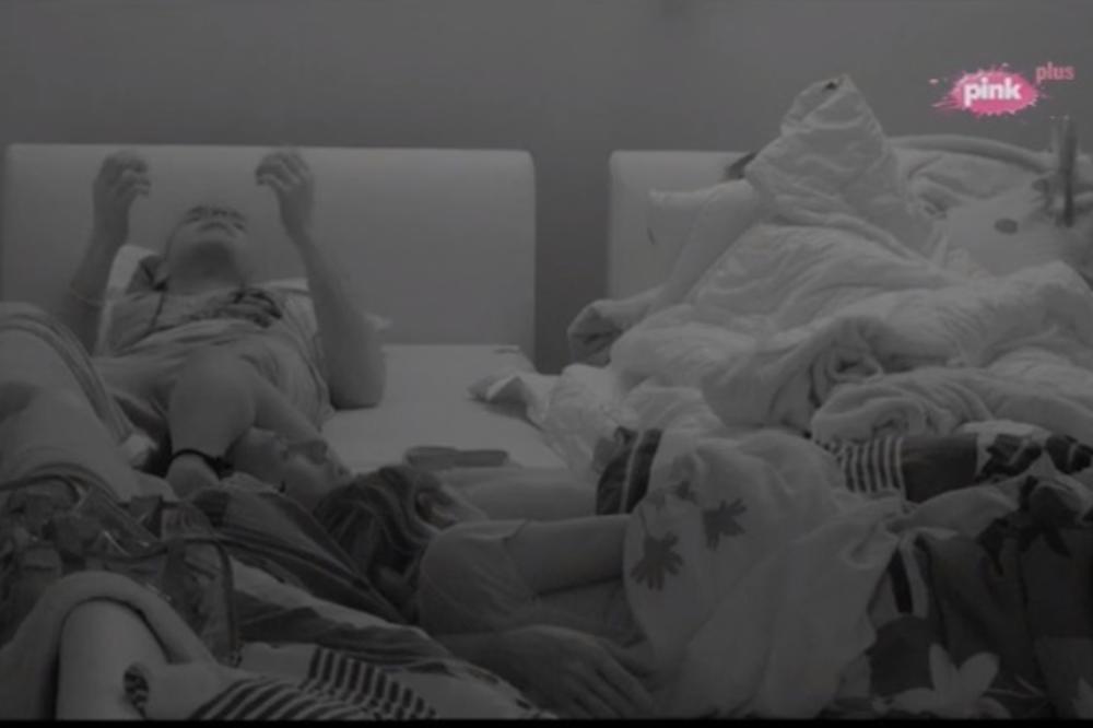 PREKO OVOGA NIJE MOGLA DA MU PREĐE: Svađali su se kao nikad pre, Zadruga se tresla! Po prvi put su SPAVALI ODVOJENO (VIDEO)