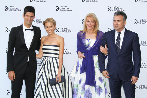 JELENA IZOSTALA SA PROSLAVE ROĐENDANA SVEKRVE DIJANE: Mnogo se spekuliše o odnosu, SNAJA U ILEGALI!