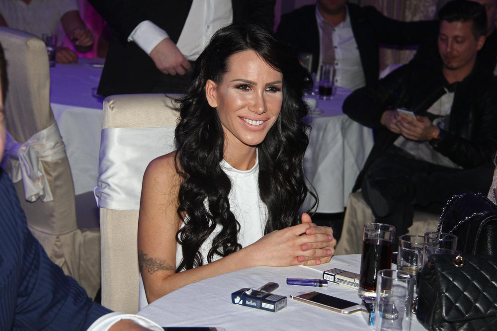 O njenim ESTETSKIM ZAHVATIMA se naširoko spekuliše: Nikolija KONAČNO priznala da li je nešto korigovala na sebi! Zasigurno će vas šokirati!