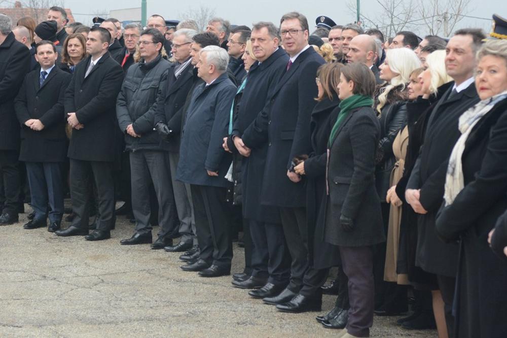 Vučić iz Orašca poručio: Slaveći današnji dan, slavimo slobodu i srpsku državu! (FOTO)