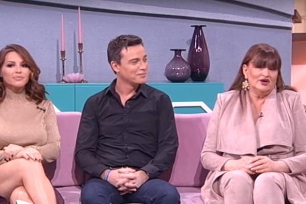 HTELA U ZEMLJU DA PROPADNE: Nada Macura se javno UDVARALA političaru (VIDEO)