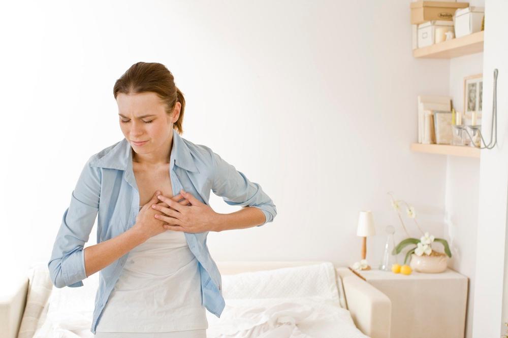 NE IGNORIŠITE OVE SIMPTOME: Telo će vas upozoriti mesec dana pre SRČANOG UDARA!