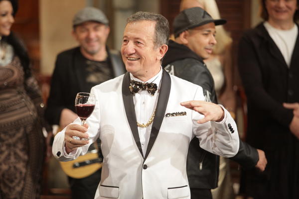 I DALJE SE PRIČA O TRANSFERU GODINE: Žika Šarenica odnedavno je na Pinku, a evo kako se provodi u NOVOM DRUŠTVU (FOTO)