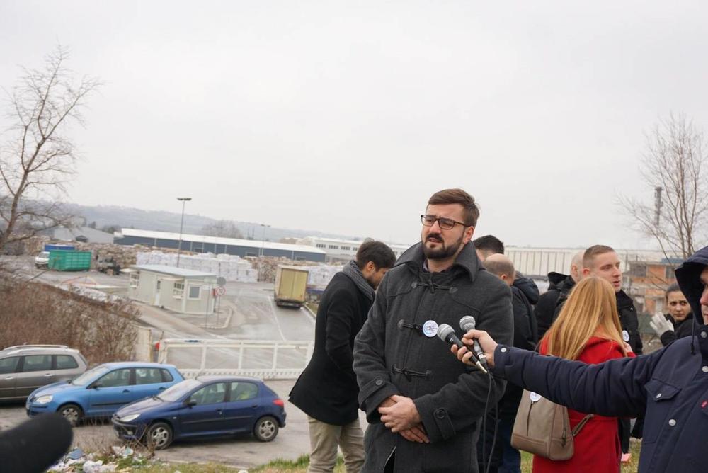 Predstavnici ovog udruženja građana danas su posetili fabriku kartona u Umci 