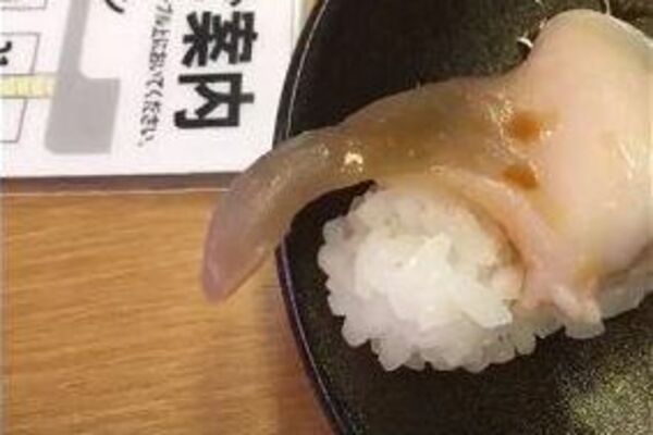 JE L' BISTE SE USUDILI DA OVO STAVITE U USTA? Japanac je naručio suši sada i verovatno neće VIŠE NIKADA (VIDEO)