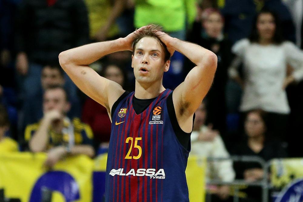 Košarkaš Barselone udario Pešića na treningu!