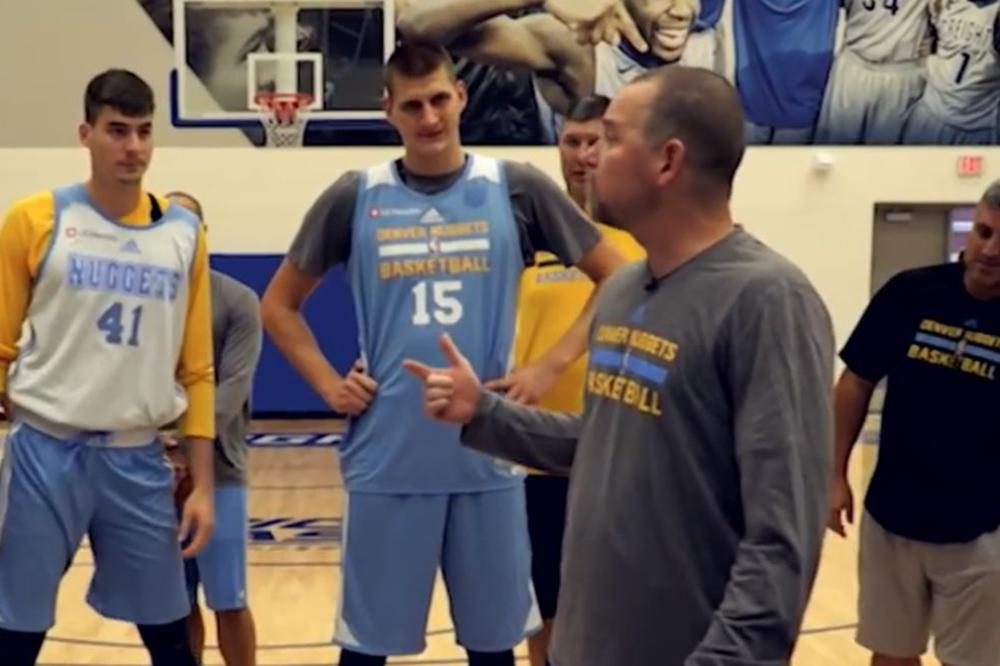 DA LI JE OVAJ POTPUNO LUD? Meloun na parketu šikanira Jokića, a posle utakmice priča OVO! (VIDEO)