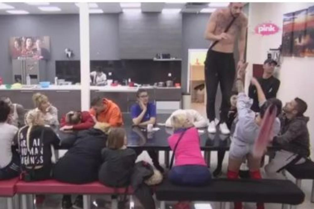 ODMAH SAM ZNALA O ČEMU SE TU RADI: Jelena tužila Minu zbog Đeksona, A KADA JU JE LEPI MIĆA POKLOPIO NIJE IMALA ŠTA DA KAŽE! (VIDEO)