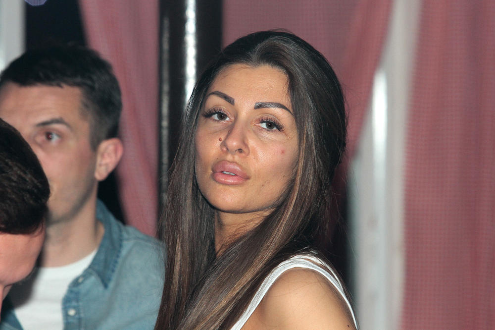 BILA JE SKANDAL MAJSTOR, SMUVALA POZNATU FACU I NESTALA: Zorica SKROZ PROMENILA IZGLED, nestao njen ZAŠTITNI ZNAK