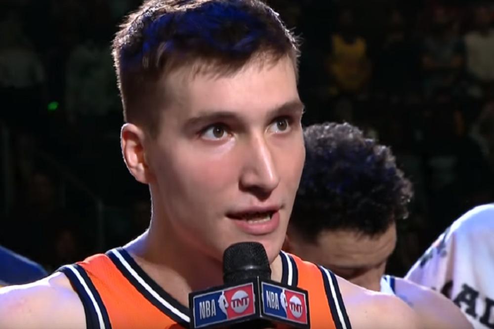 PAMTIĆE DOK JE ŽIV! Klinac na tribinama u Los Anđelesu dobio  poklon od Bogdanovića! (VIDEO)