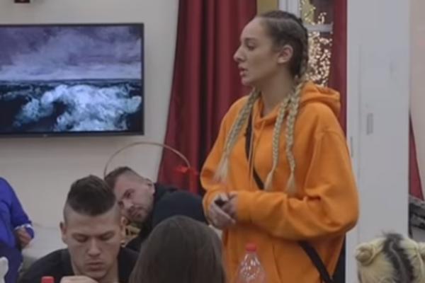 ZBOG OVOG LUNINOG POSTUPKA ČITAVA ZADRUGA JU JE ISMEVALA: Promoviše fejk stvari na Instagramu i odmah je modni stručnjak!